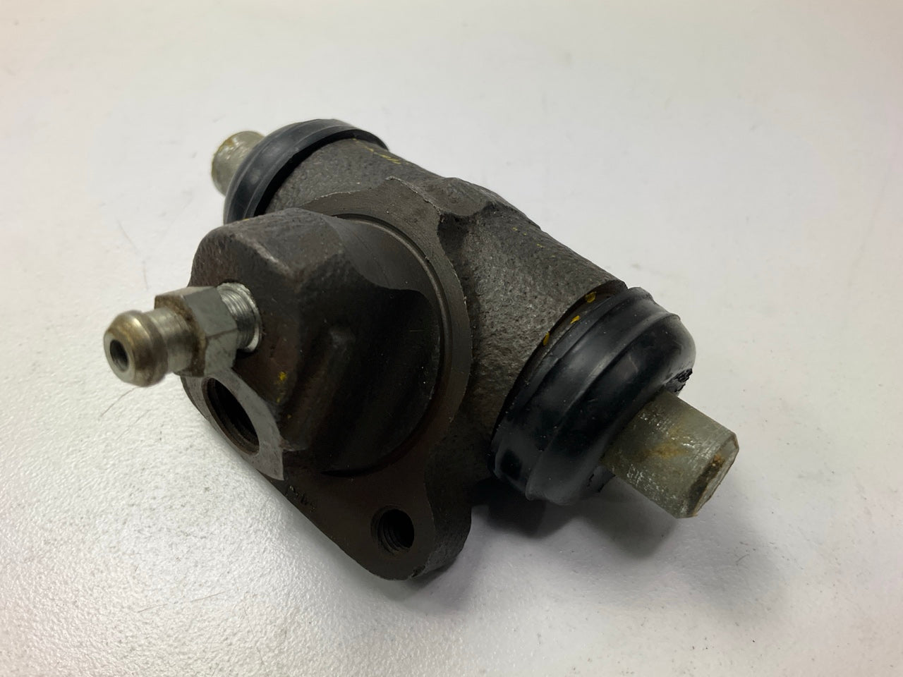 Bendix 33960 Drum Brake Wheel Cylinder - Rear Left / Right