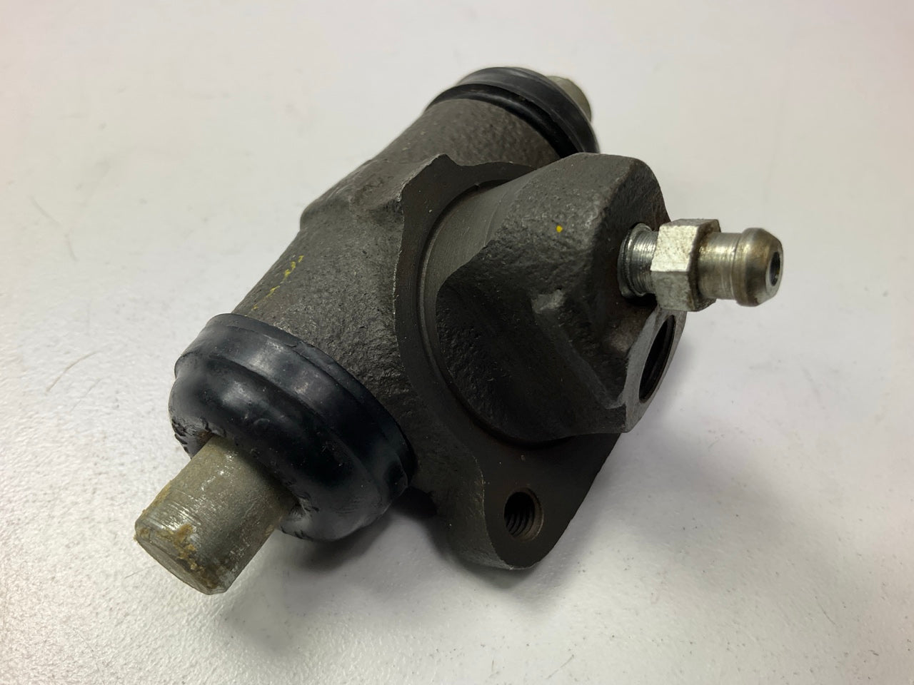 Bendix 33960 Drum Brake Wheel Cylinder - Rear Left / Right