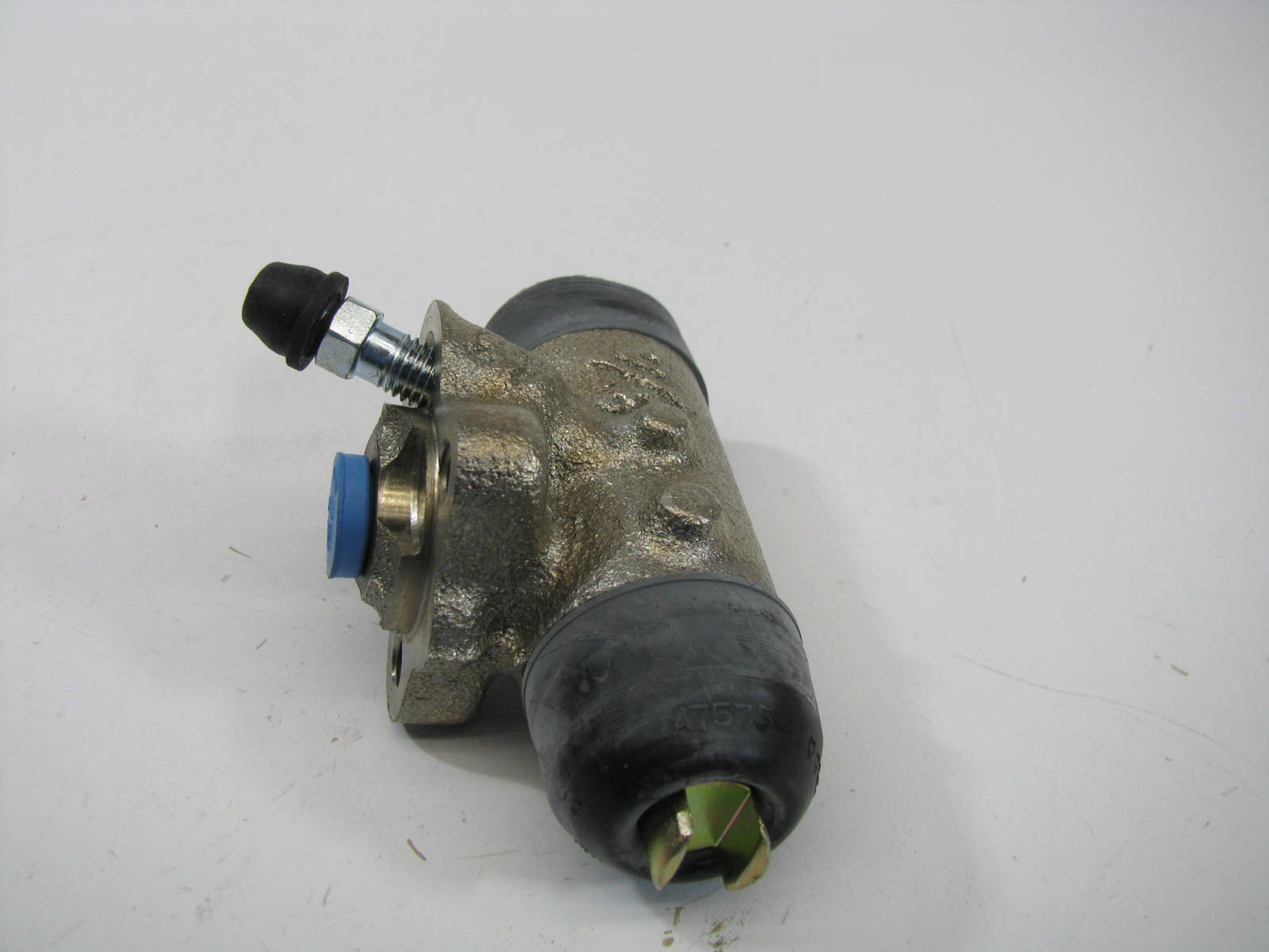 Bendix 34132 REAR LEFT Drum Brake Wheel Cylinder