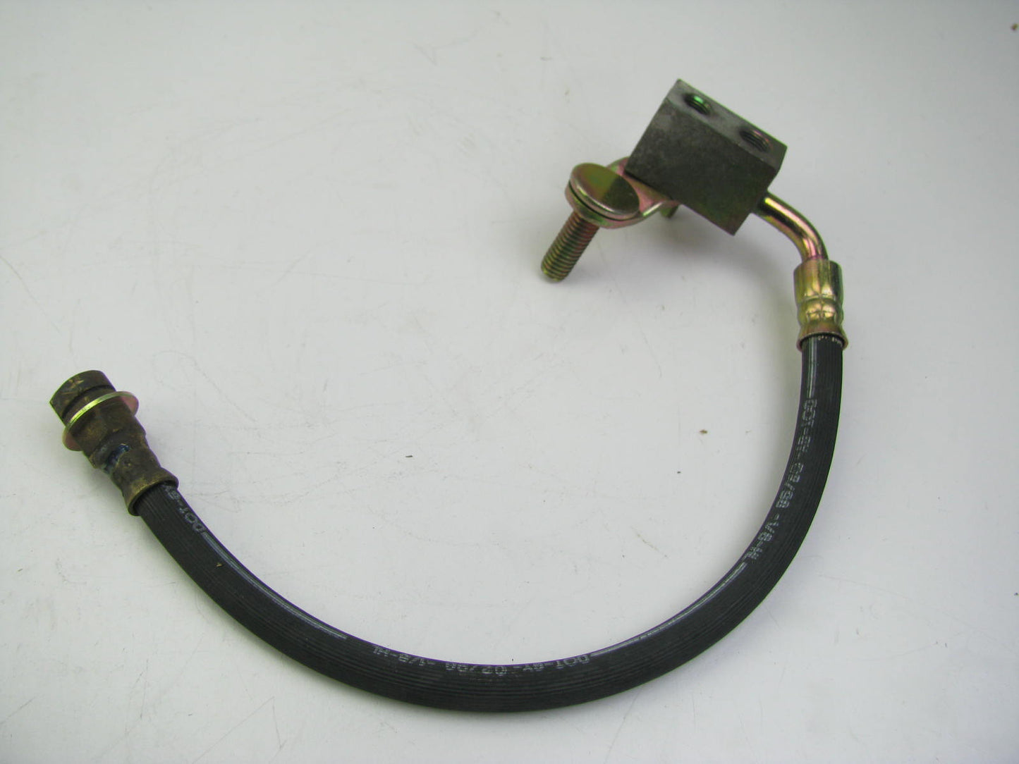 Bendix 77610 Rear Center Brake Hydraulic Hose for 1982-1984 Lincoln Continental
