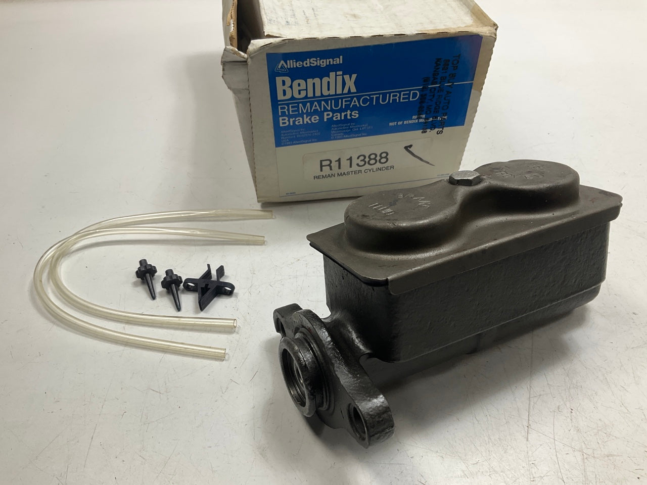 REMAN. Bendix R11388 Brake Master Cylinder