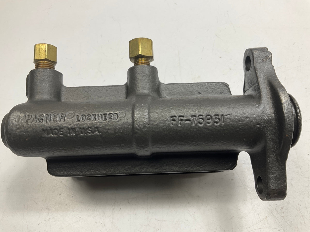 REMAN. Bendix R11388 Brake Master Cylinder