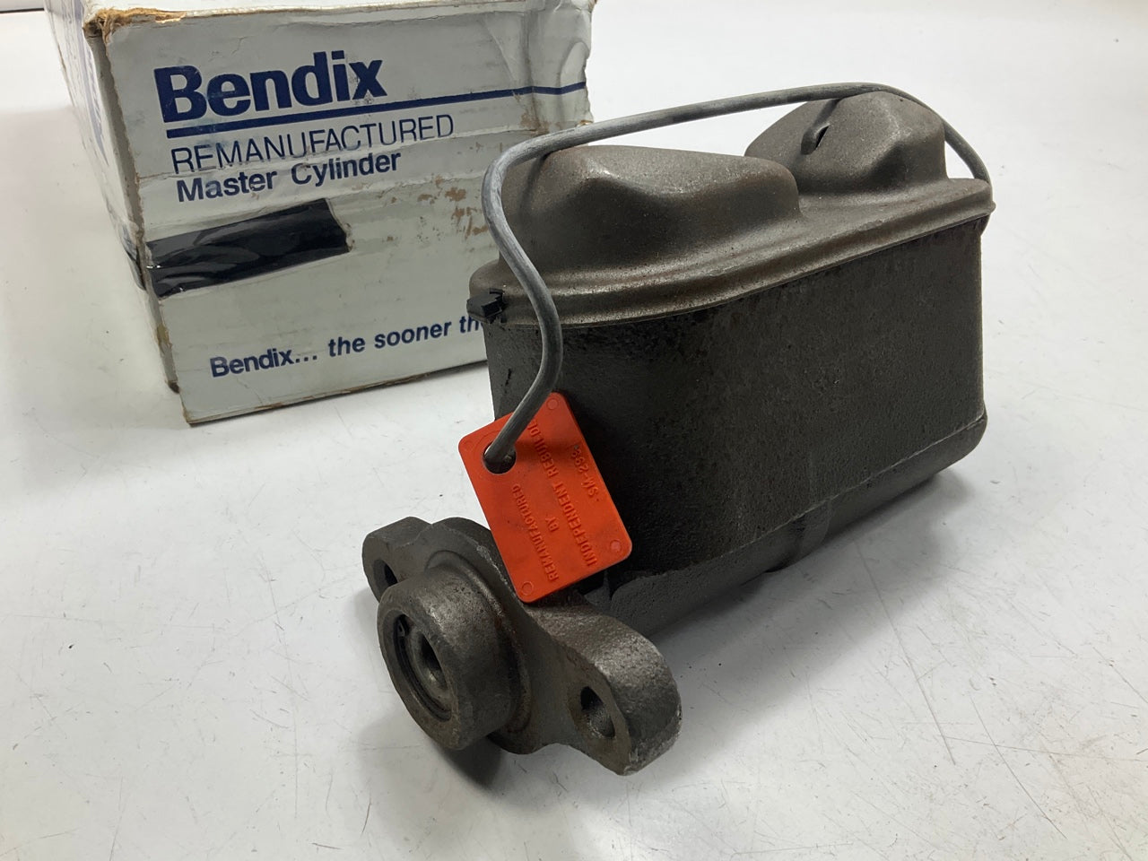 REMAN. Bendix R11494 Brake Master Cylinder
