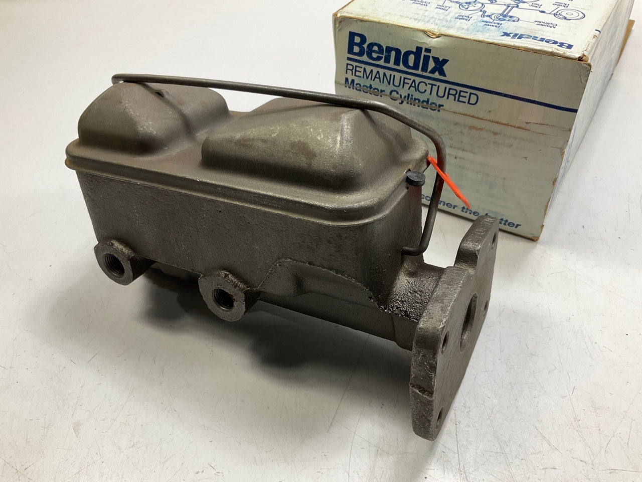 REMAN. Bendix R11633 Brake Master Cylinder