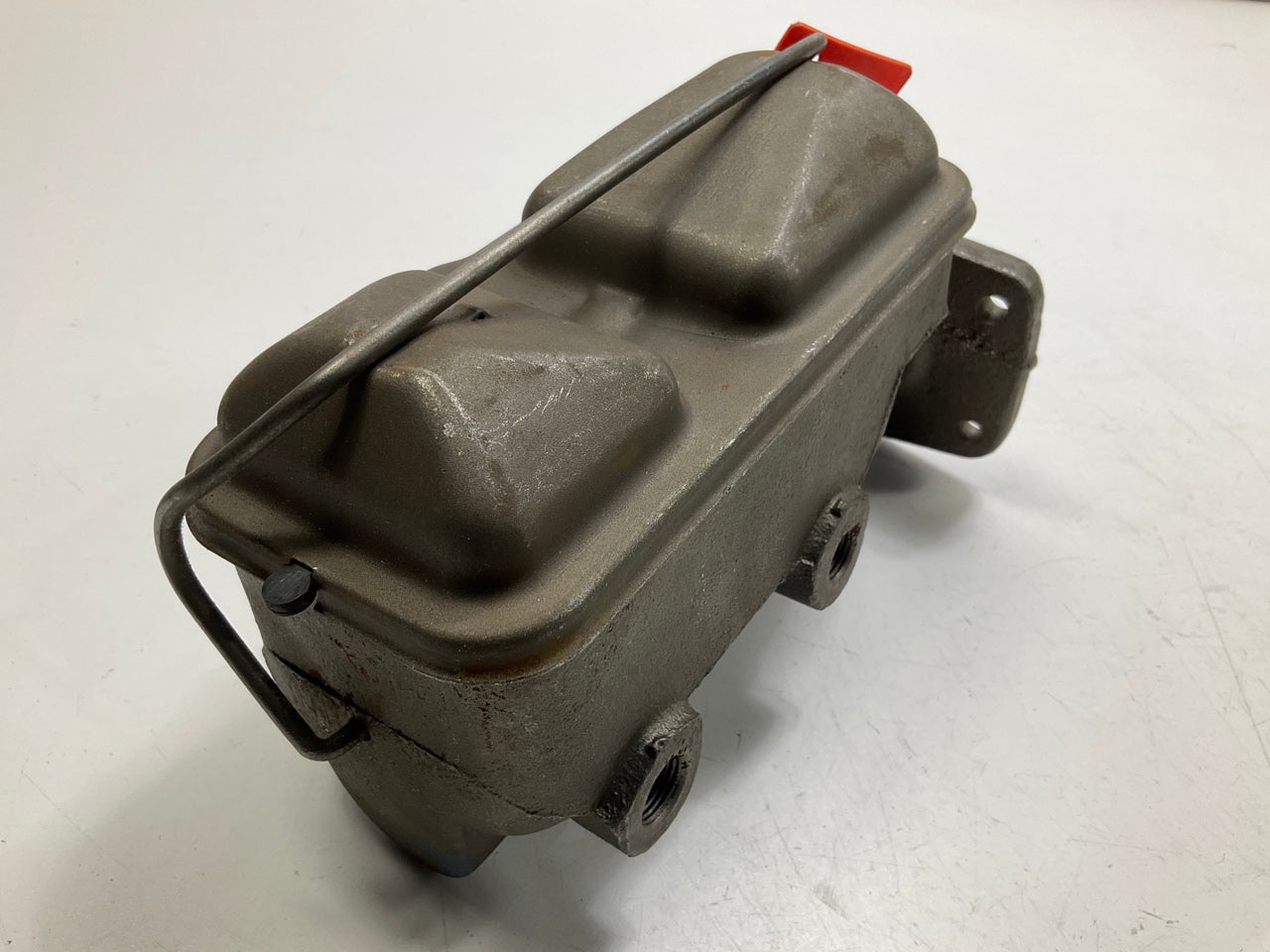 REMAN. Bendix R11633 Brake Master Cylinder