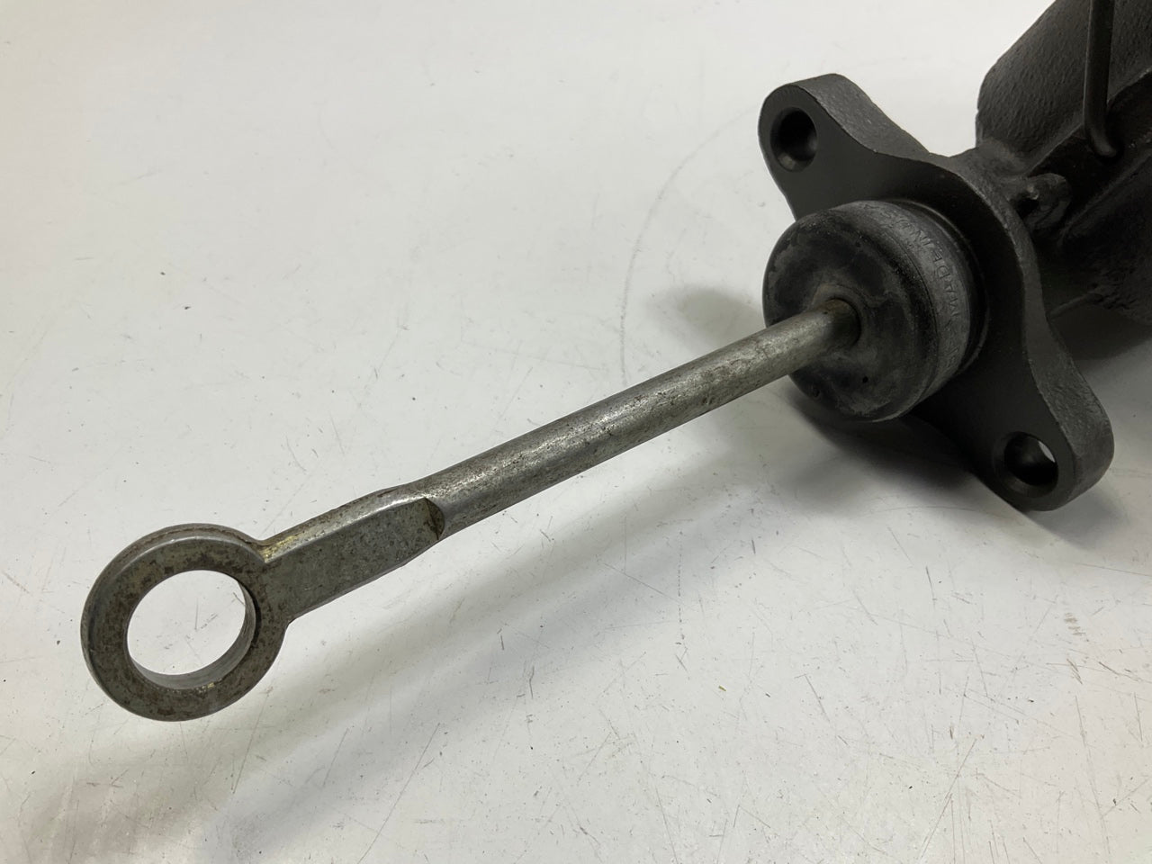 REMAN. Bendix R11667 Manual Brake Master Cylinder