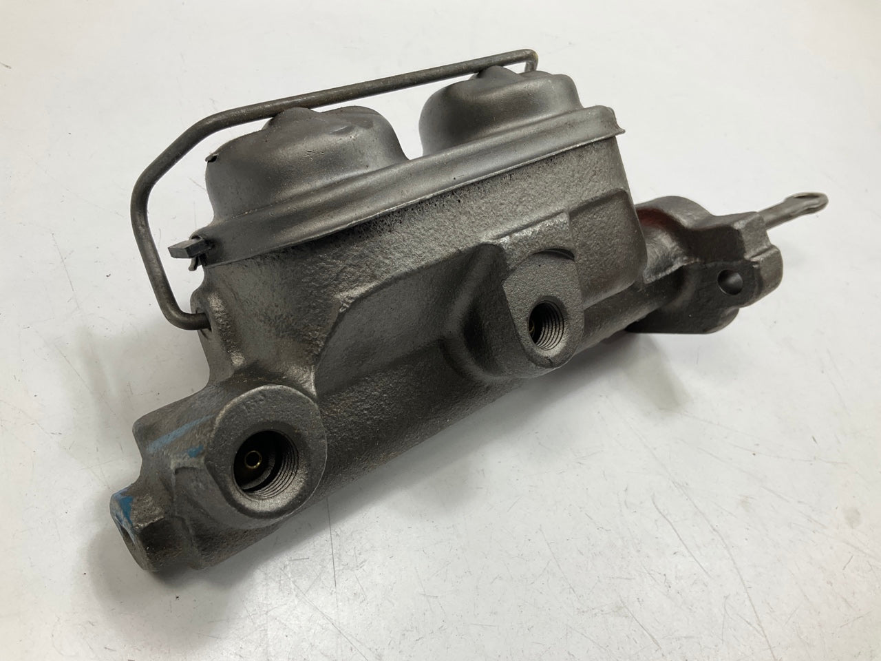 REMAN. Bendix R11708 Brake Master Cylinder