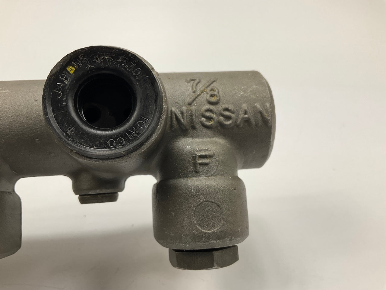 REMAN Bendix R11933 Brake Master Cylinder For 1981 Datsun 810, 1981-83 Maxima