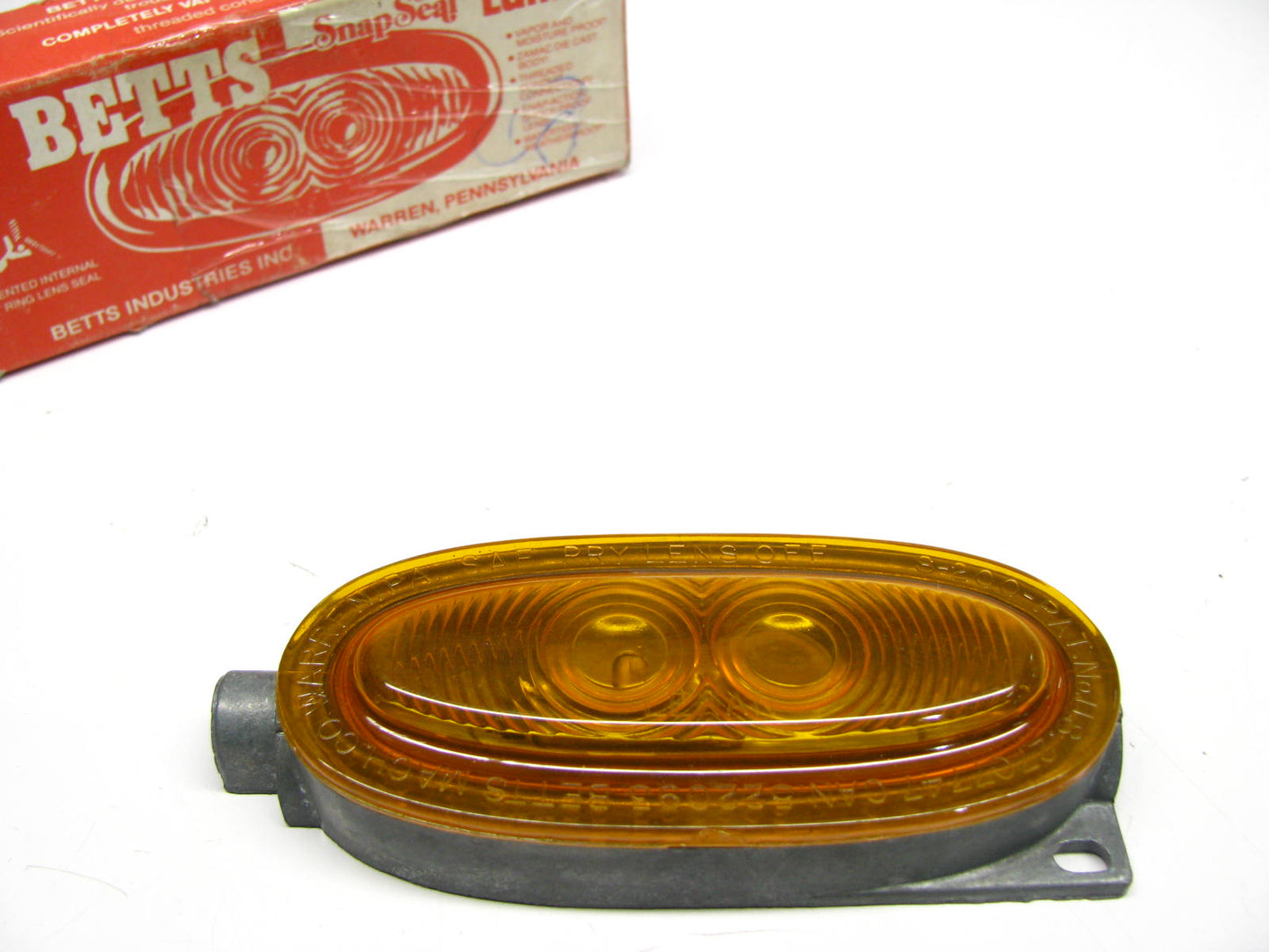 Betts 200011 Amber , Aluminum Body CLEARANCE OR SIDE MARKER