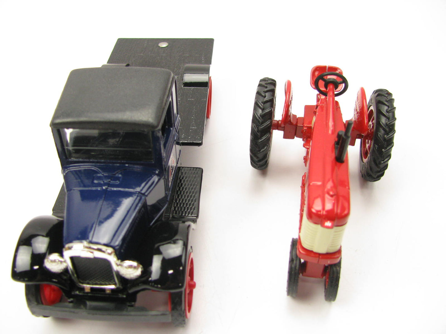 ERTL BIG A AUTO PARTS 1931 Hawkeye Flatbed Model Truck With FARMALL 350 Tractor