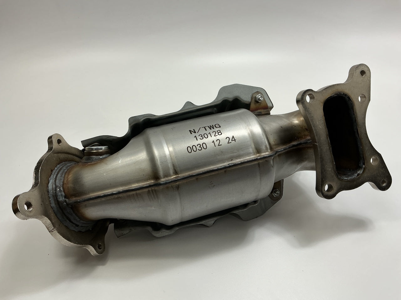 Blueflow 2021301 Front Catalytic Converter For 2008-2012 Honda Accord 2.4L