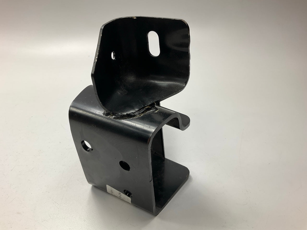 AFTERMARKET - Front Right Passenger Side Bumper Bracket 04-06 Chevy/GMC HD
