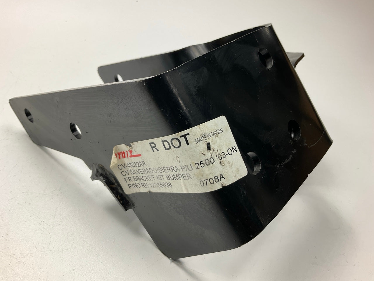 AFTERMARKET - Front Right Passenger Side Bumper Bracket 04-06 Chevy/GMC HD
