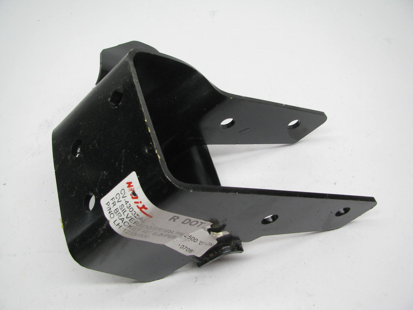 Front Driver Left Side Bumper Bracket GM1066152 For 03-06 Silverado 2500, 3500HD