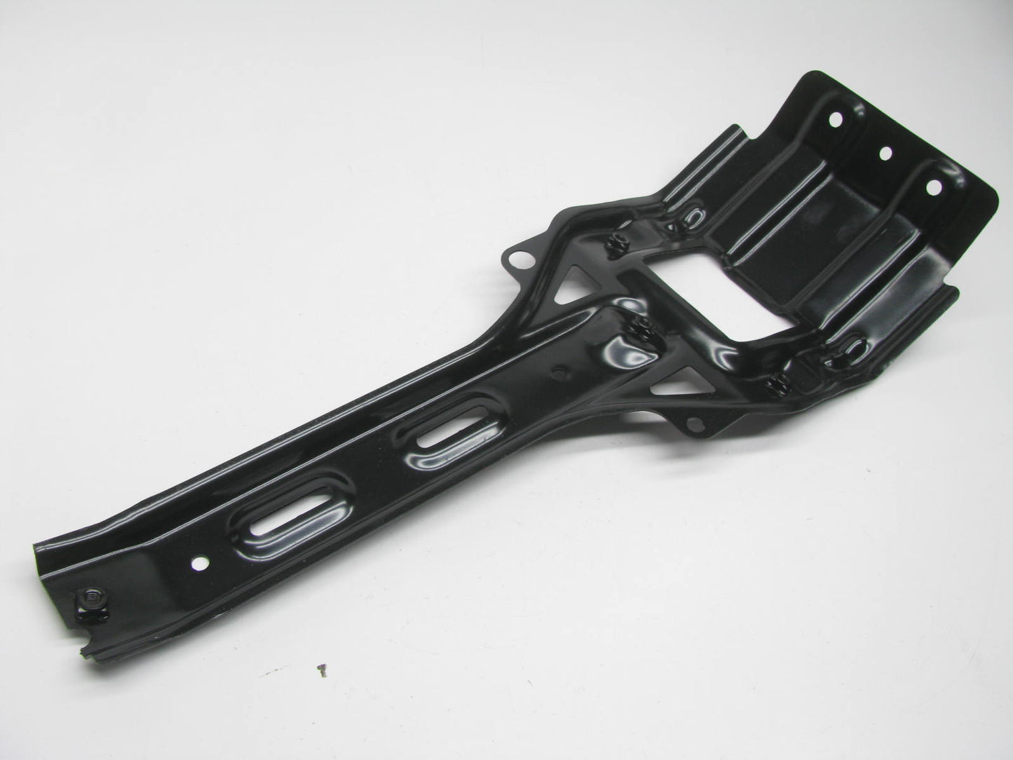NEW AFTERMARKET Radiator Center Support Section / Hood Latch Support GM1225248