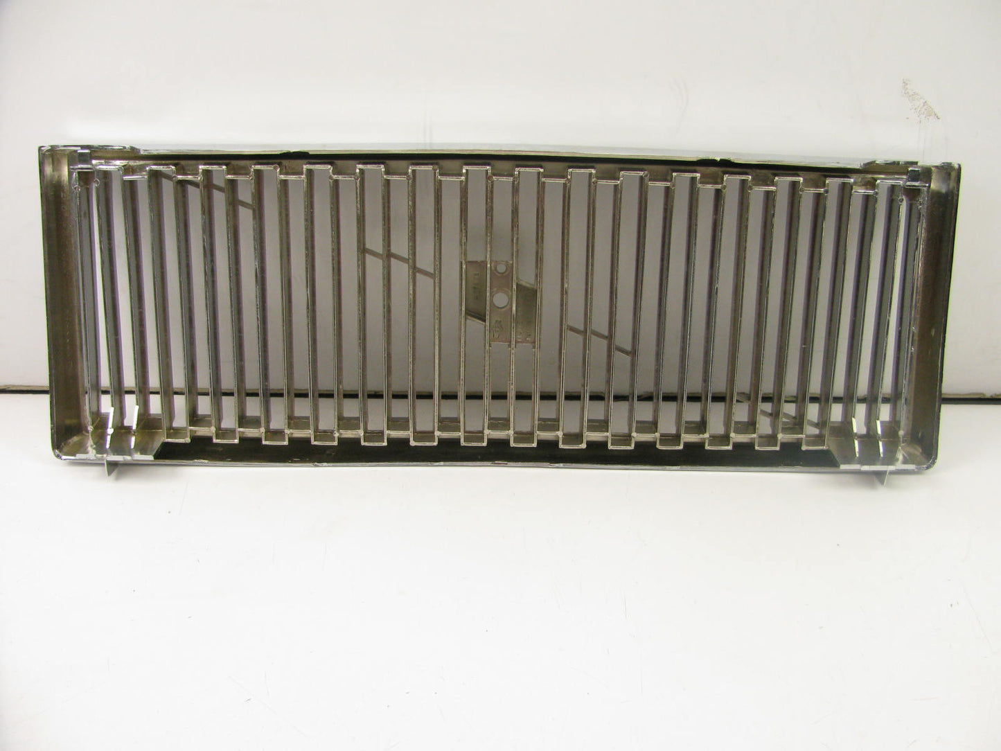 NEW - AFTERMARKET Front Grille For 1985-1989 Volvo 740, 83-87 760