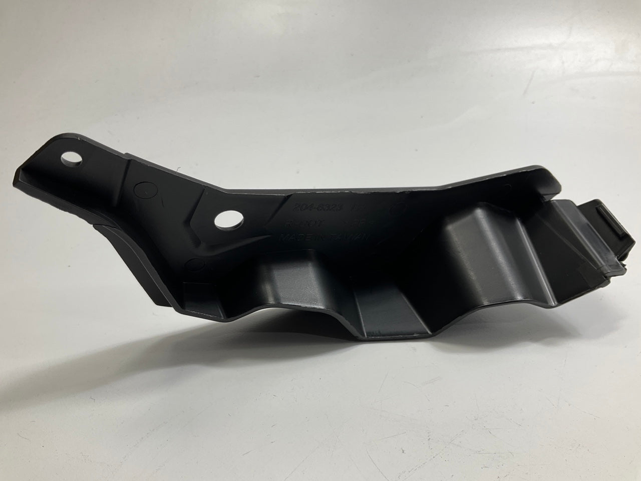 NEW 2048856323 Rear Left Bumper To Body Filler Panel MB1182100