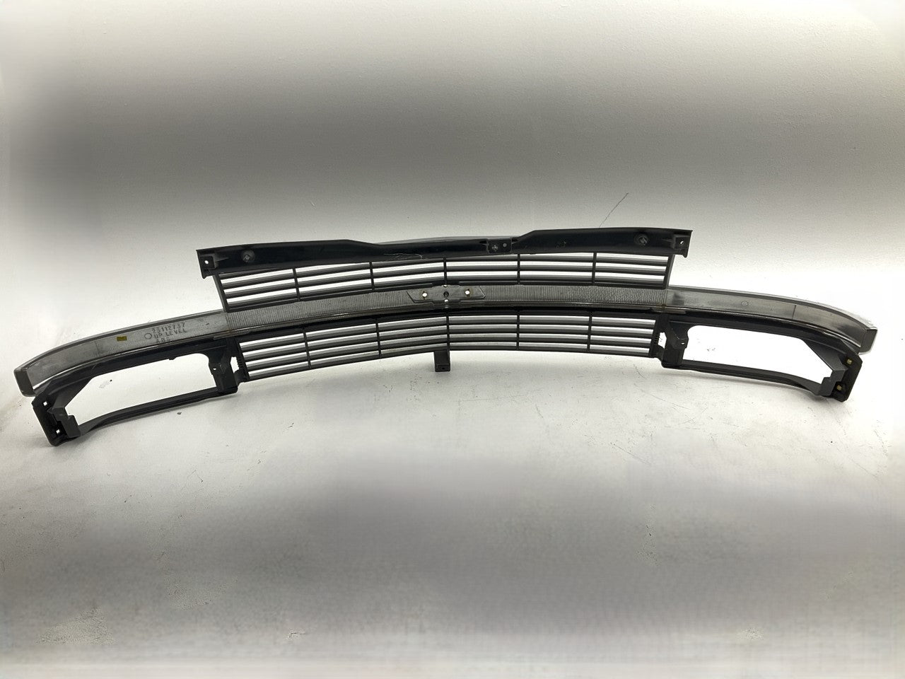 HAS SCRATCHES Front Grille 1995-2005 Chevy Astro Van OEM GM # 25112737