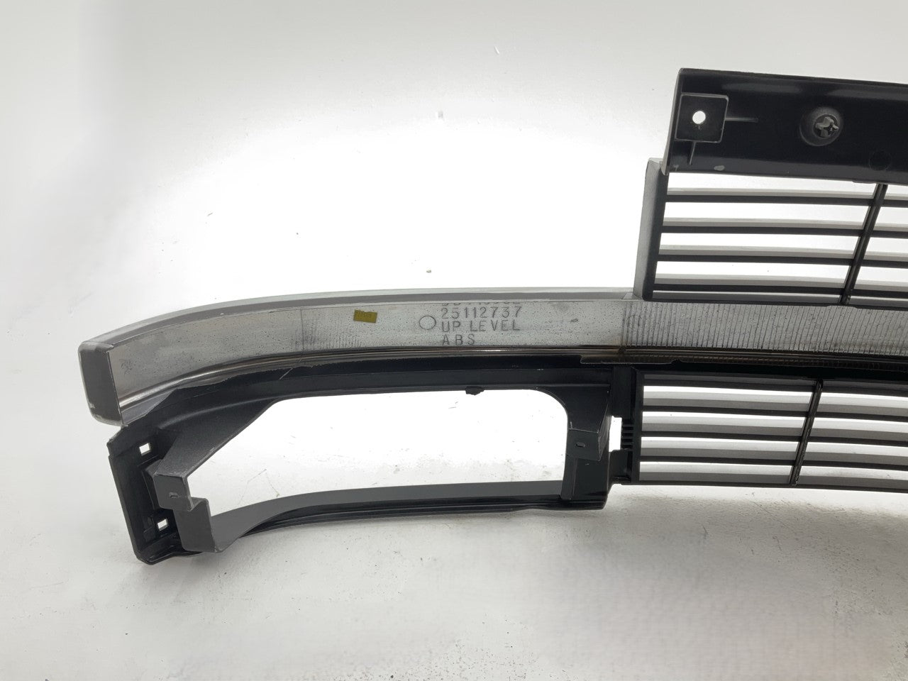 HAS SCRATCHES Front Grille 1995-2005 Chevy Astro Van OEM GM # 25112737