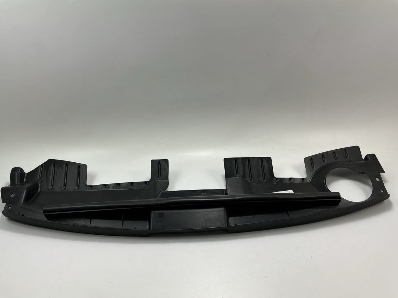 4857217AD Front Radiator Support Cover Grille Bracket For 2001-07 Dodge Caravan