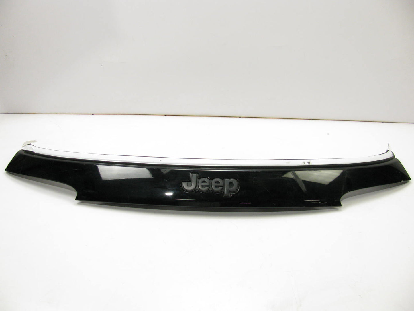 License Lamp Applique 6UA04DX8AA Rear - MINOR DAMAGE -