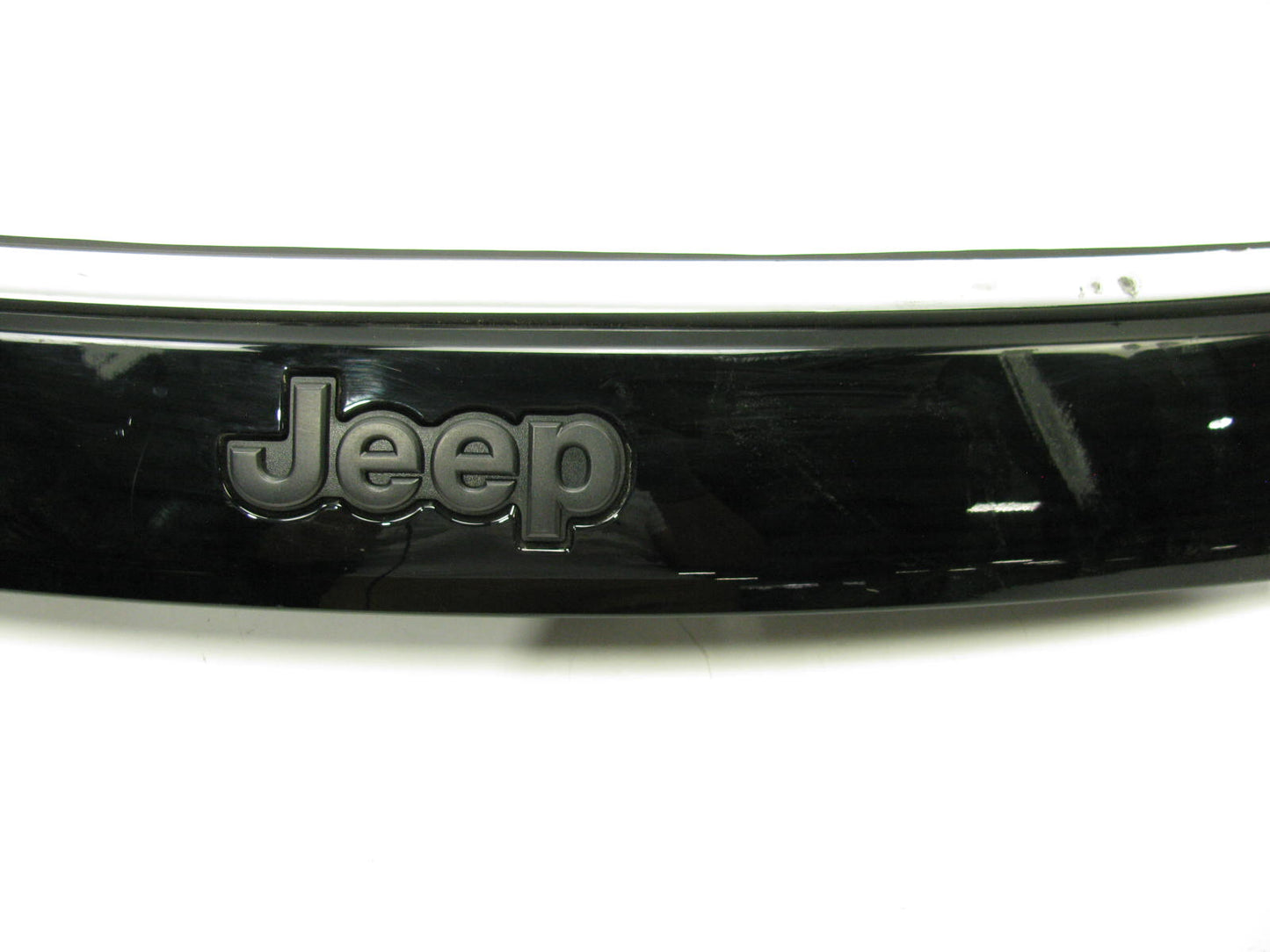License Lamp Applique 6UA04DX8AA Rear - MINOR DAMAGE -