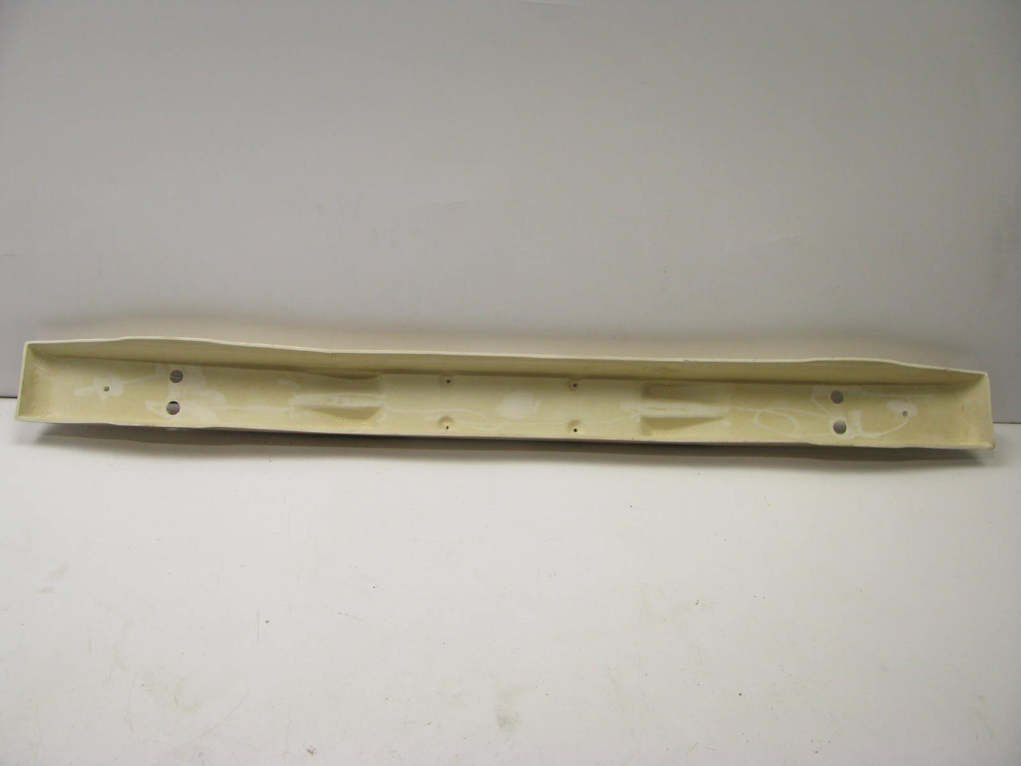 REAR Bumper Reinforcement Cross Member PLASTIC TO1106139 For 93-97 Corolla