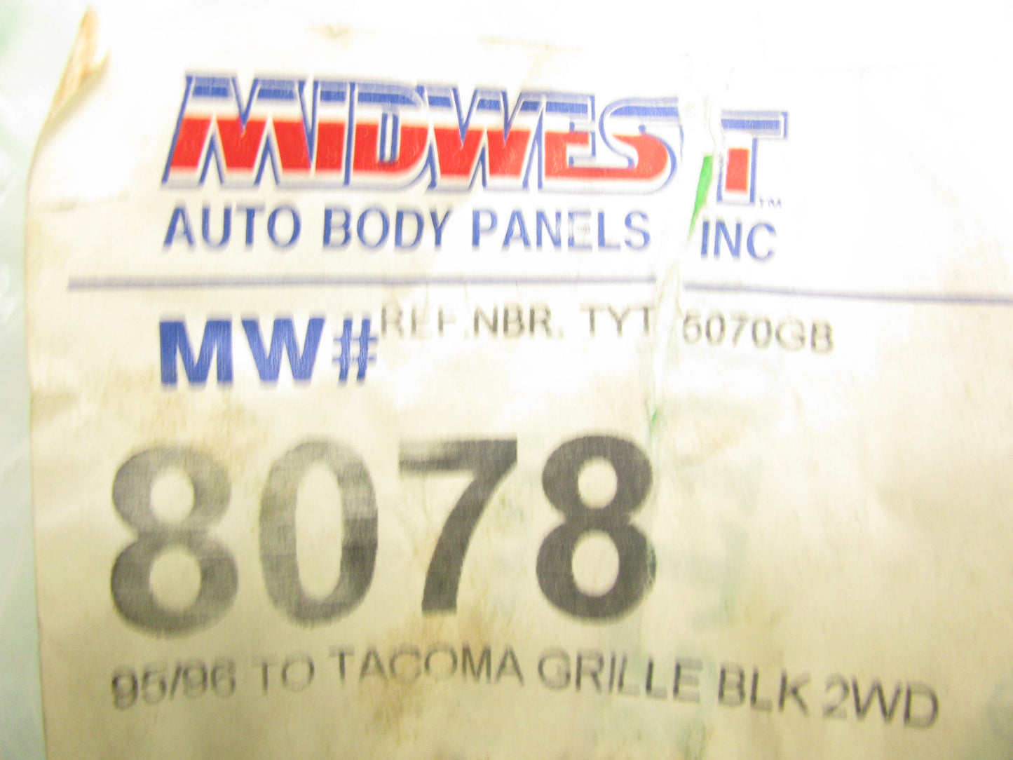 Grille Gray Shell W/ Black Insert Plastic For 95-97 Toyota Tacoma 2WD