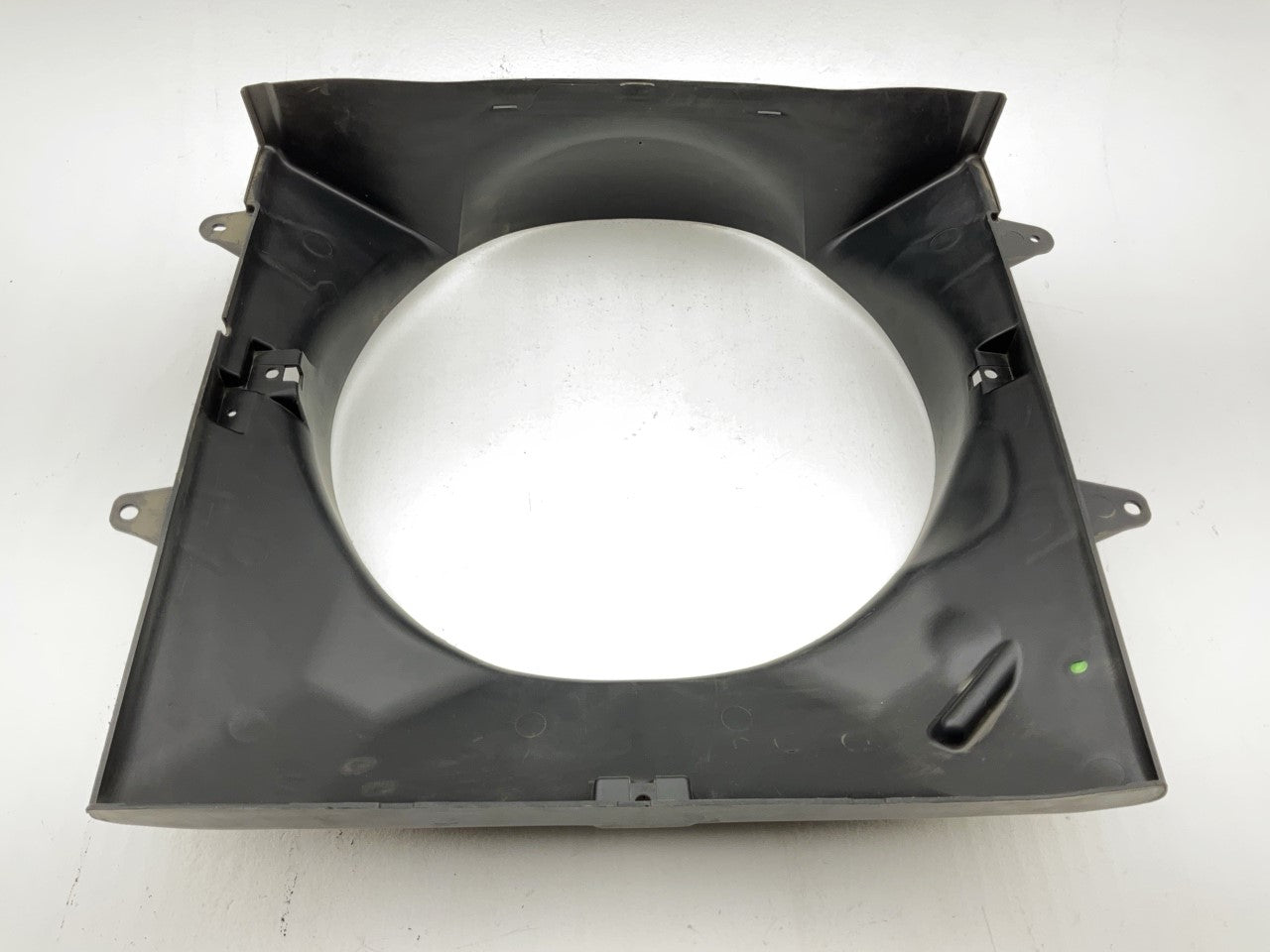 NEW AFTERMARKET AMJ2089AA Engine Cooling Fan Shroud For 1999-2004 Grand Cherokee