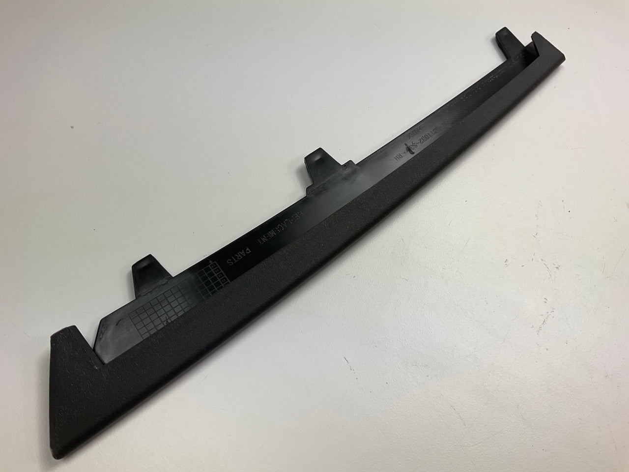 NEW AFTERMARKET Front Right Bumper Trim For 2006-2012 BMW 323i, 06-12 BMW XDrive