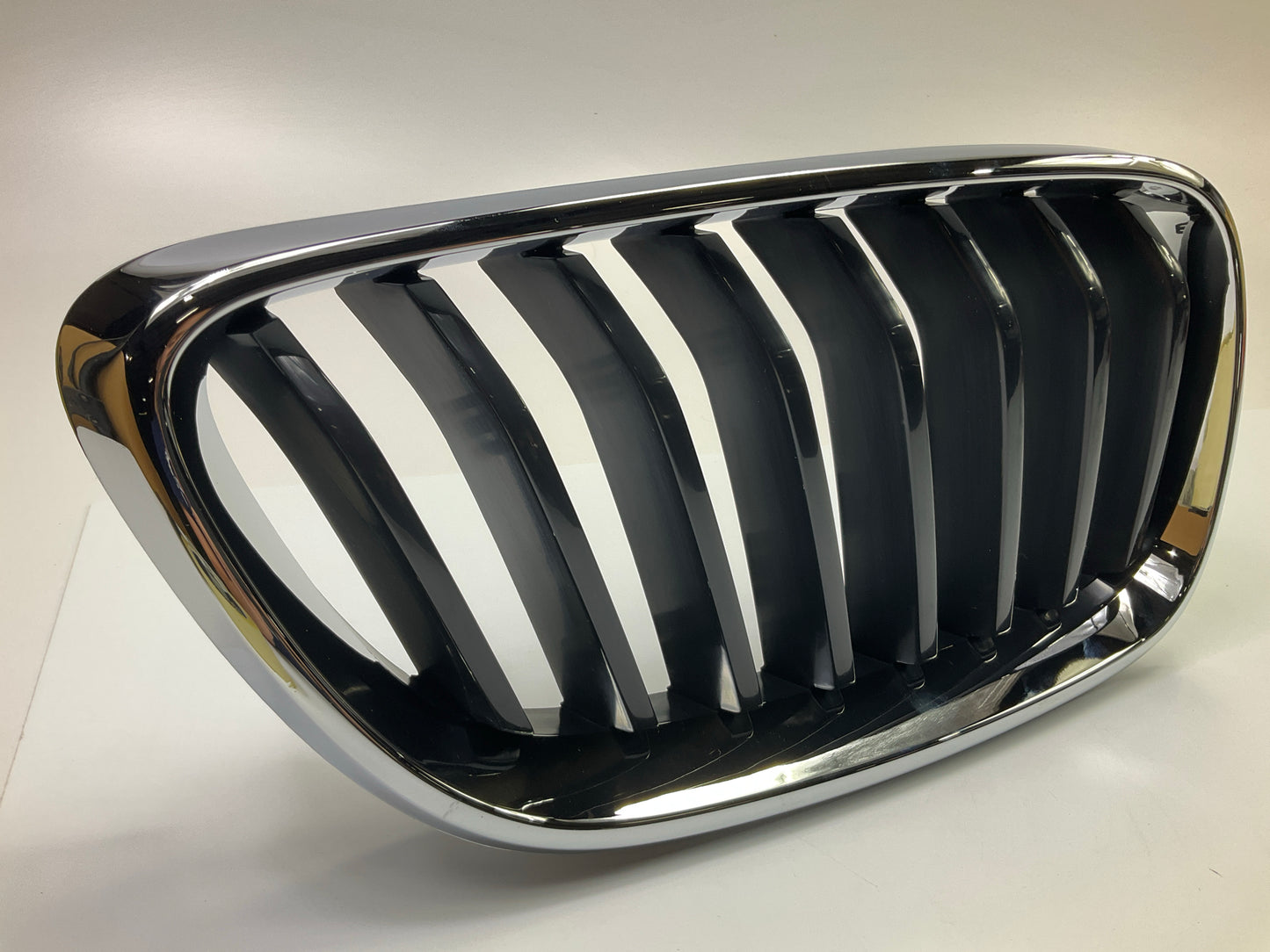 NEW AFTERMARKET Front Right Upper Grille Black Bars BM1200273