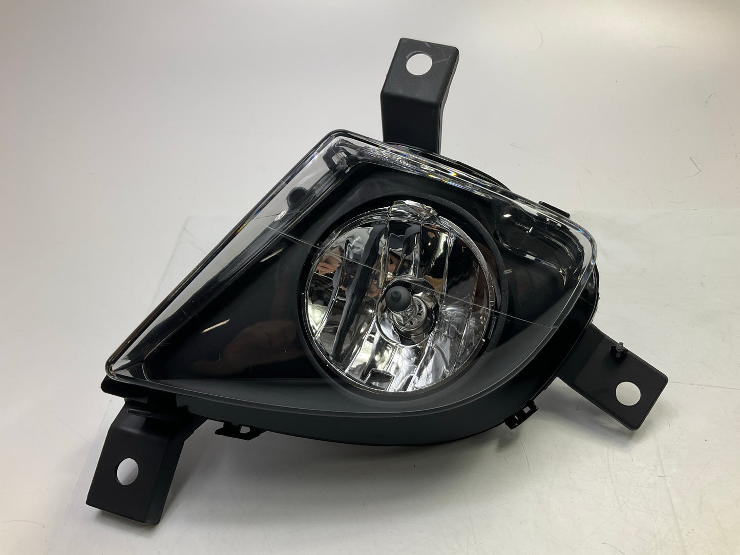 NEW BM2592137 Aftermarket Left Fog Light Lamp - 2009-2011 BMW E90 Sedan