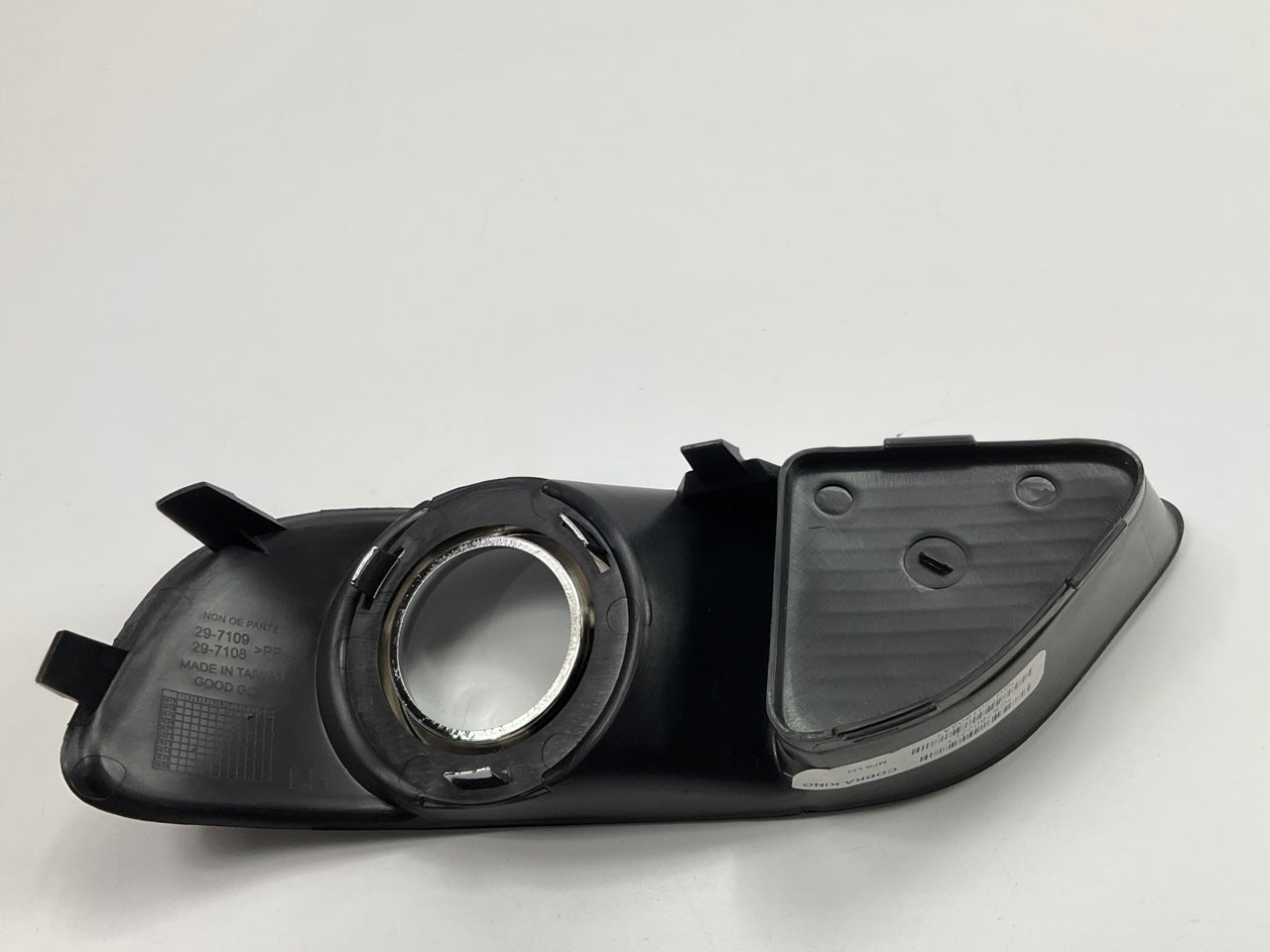NEW AFTERMARKET Front Left Fog Light Trim Bezel For 2012-2014 Chrysler 300