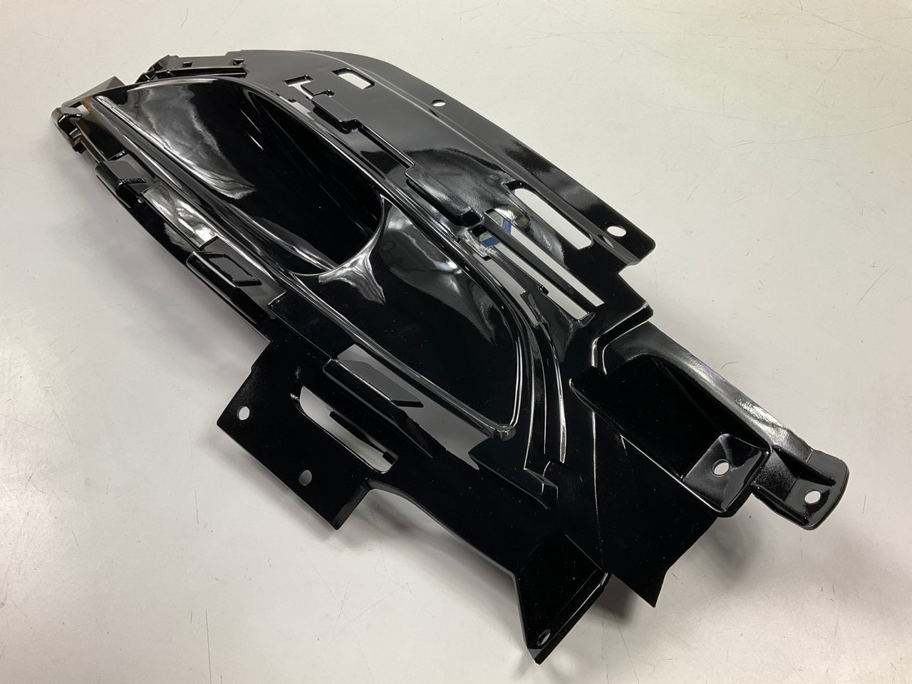 NEW AFTERMARKET Front Right Fog Light Trim Bezel For 2015-2017 Chrysler 200