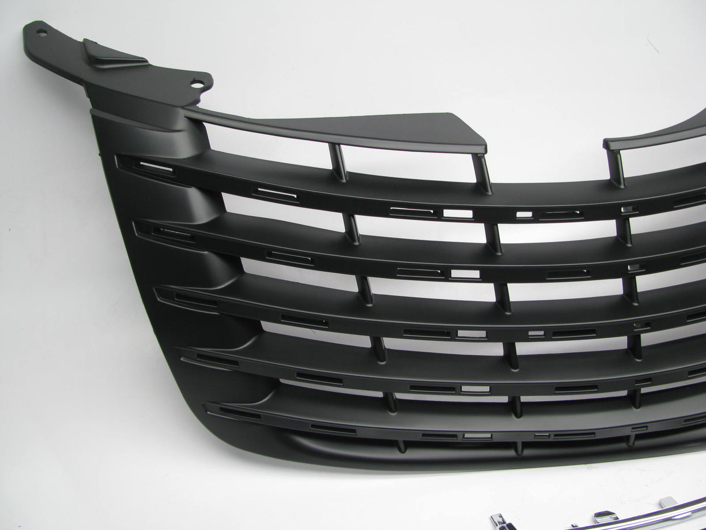 NEW - AFTERMARKET Front Grill Black / Chrome CH1200292 For 2006-2010 PT Cruiser