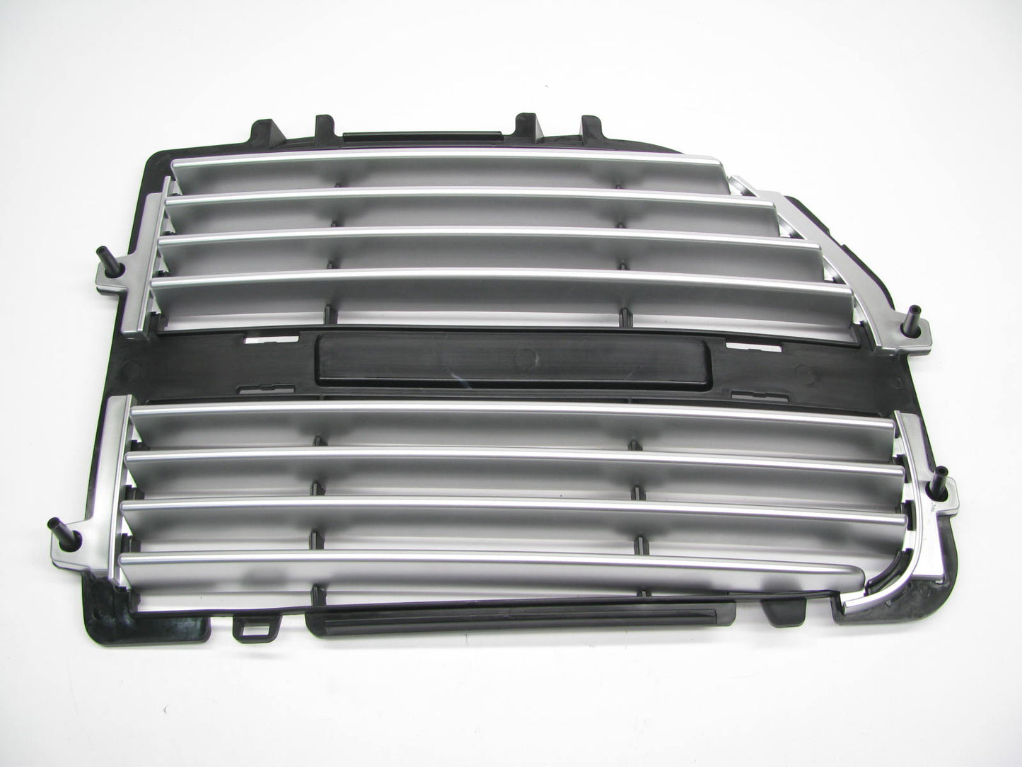 Right Passenger Grille Insert CH1200345 For 2005-2007 Dodge Magnum