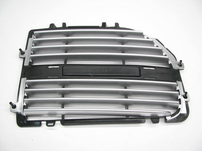 Right Passenger Grille Insert CH1200345 For 2005-2007 Dodge Magnum