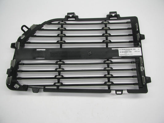 Right Passenger Grille Insert CH1200345 For 2005-2007 Dodge Magnum