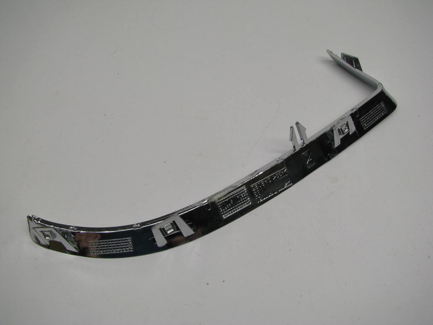 NEW - AFTERMARKET CH1214103 Front Lower Left Grille Shell For 2003-05 Dodge Neon