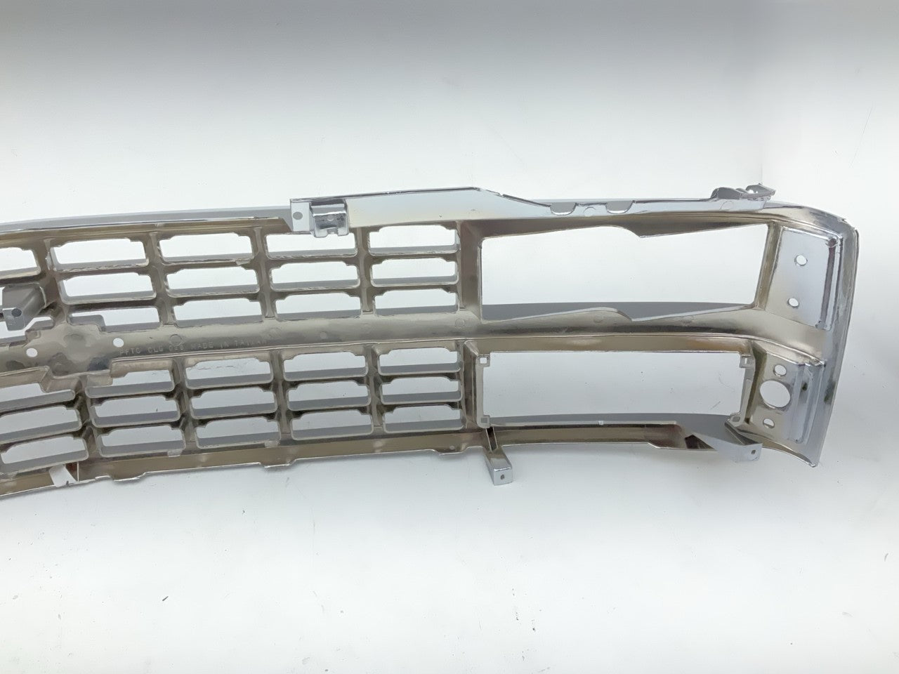 NEW CLG026NB Grille - 1988-1993 Chevy C K 1500 Truck Chrome Shell Dual Headlight