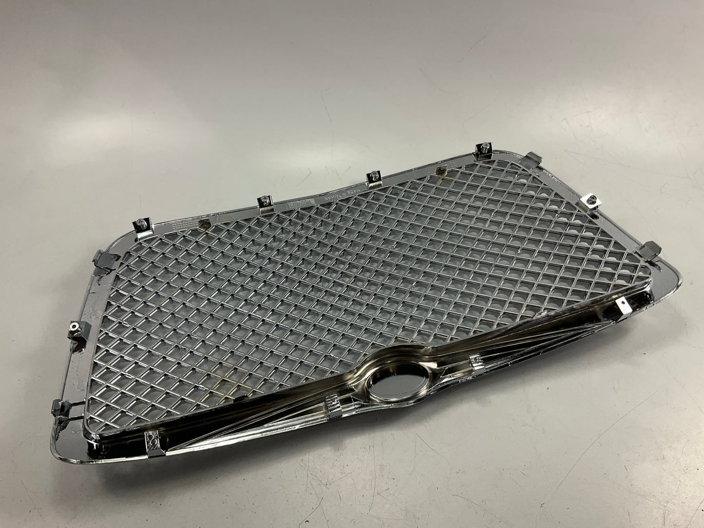 AFTERMARKET -  CHROME Grille Bentley Style For 2005-10 Chrysler 300 CR3C070AA