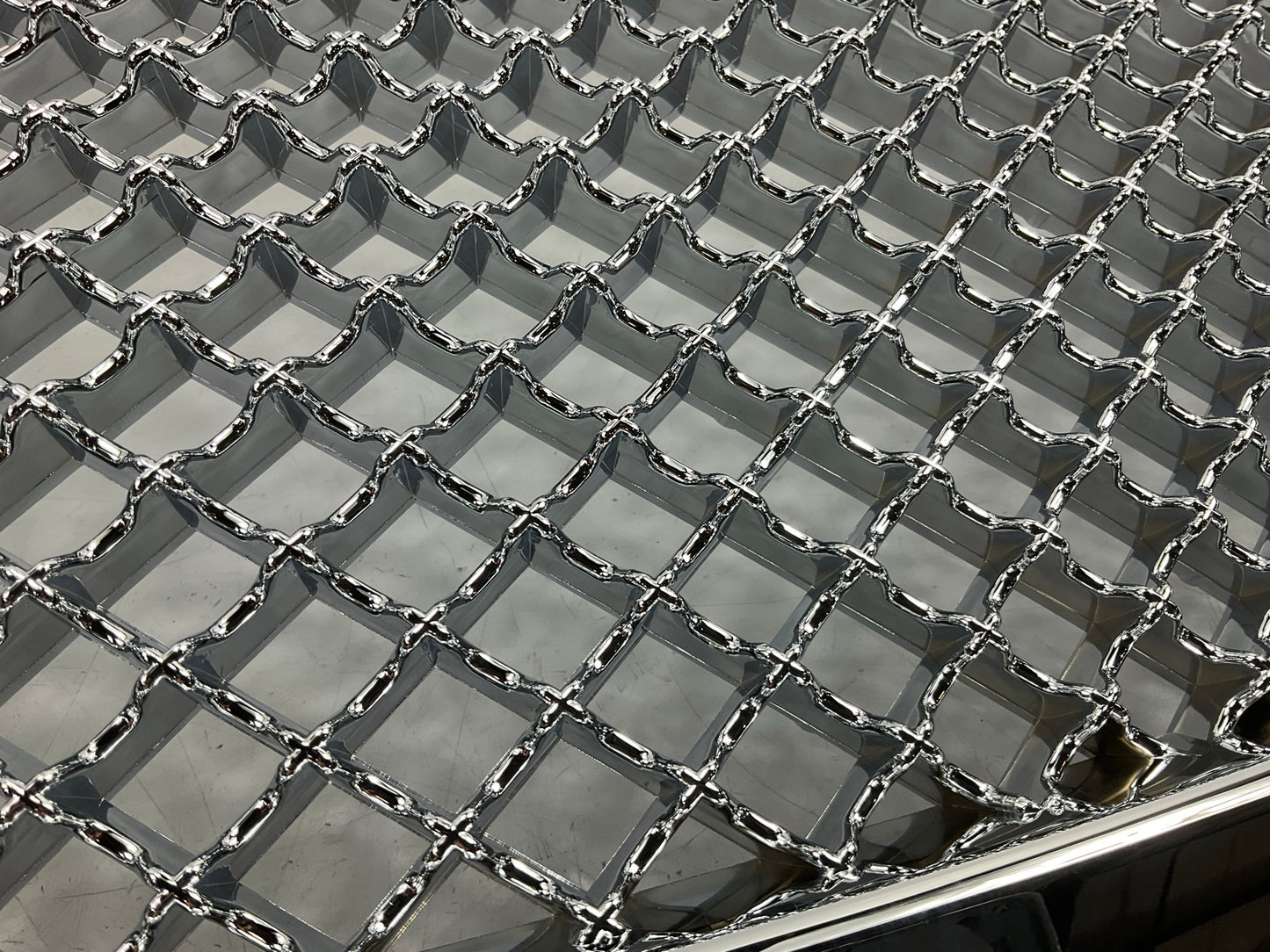 AFTERMARKET -  CHROME Grille Bentley Style For 2005-10 Chrysler 300 CR3C070AA