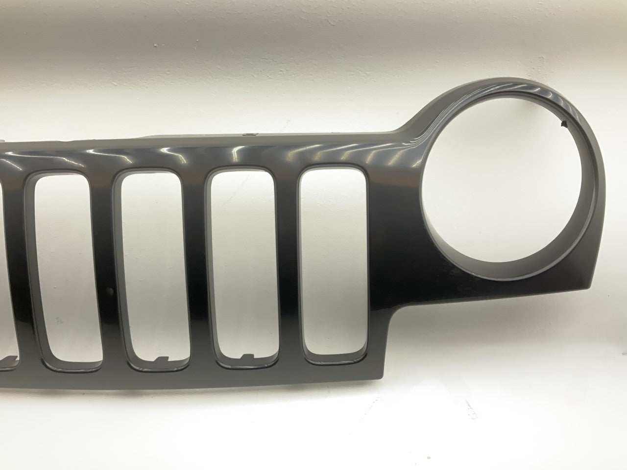 NEW AFTERMARKET CRLB070AA Grille For 2002-2004 Jeep Liberty, Matte Black