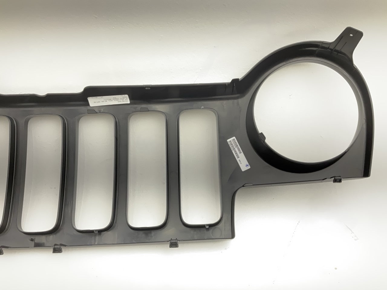 NEW AFTERMARKET CRLB070AA Grille For 2002-2004 Jeep Liberty, Matte Black