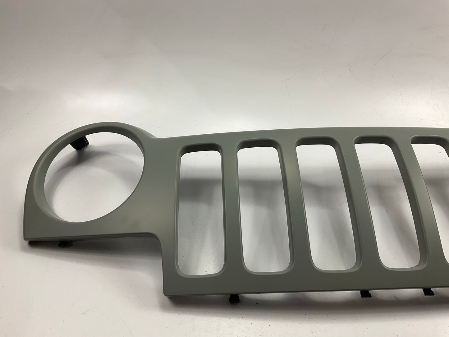 New  CRLB070AK Front Paintable Grille For 2002-2004 Jeep Liberty SPORT