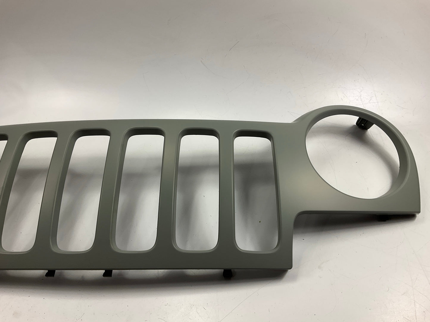 New  CRLB070AK Front Paintable Grille For 2002-2004 Jeep Liberty SPORT