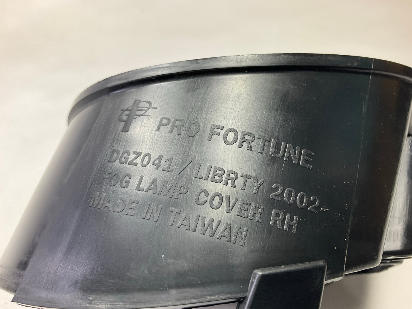 NEW AFTERMARKET Front Right Fog Light Lamp Cover For 2002-2004 Jeep Liberty