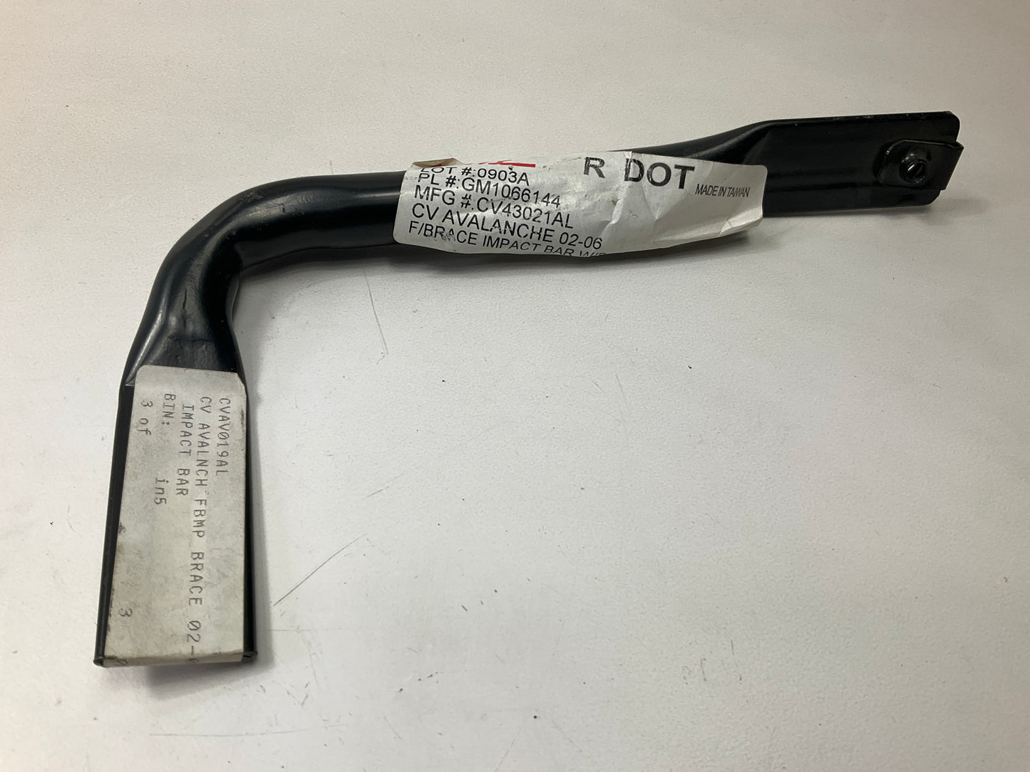 AFTERMARKET 2002-2006 Chevy Avalanche Front Left Bumper Reinforcement Bracket
