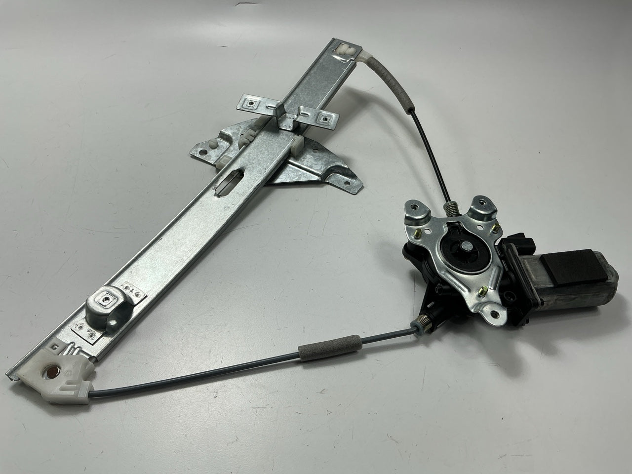 CVI1084AR Front Right Window Regulator & Motor 00-05 Chevy Impala - AFTERMARKET