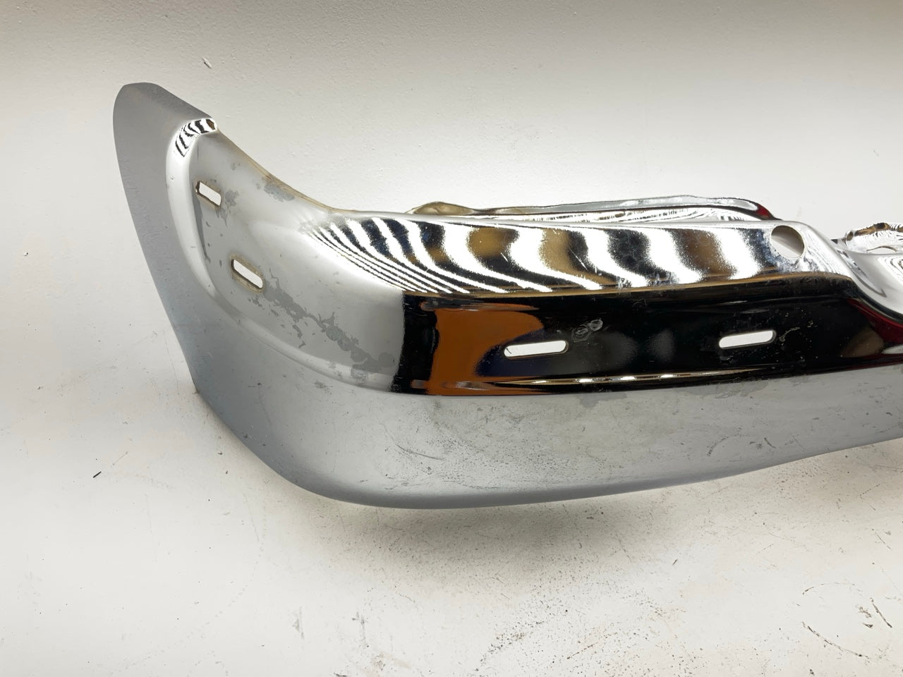 New Replacement Chrome Front Bumper Bar 1999-2002 GMC Sierra (Missing Brackets)